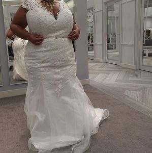 Davids Bridal Wedding Dress